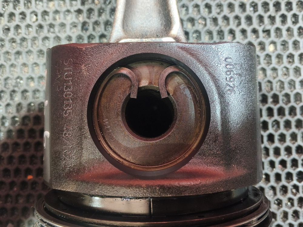 Поршень с шатуном