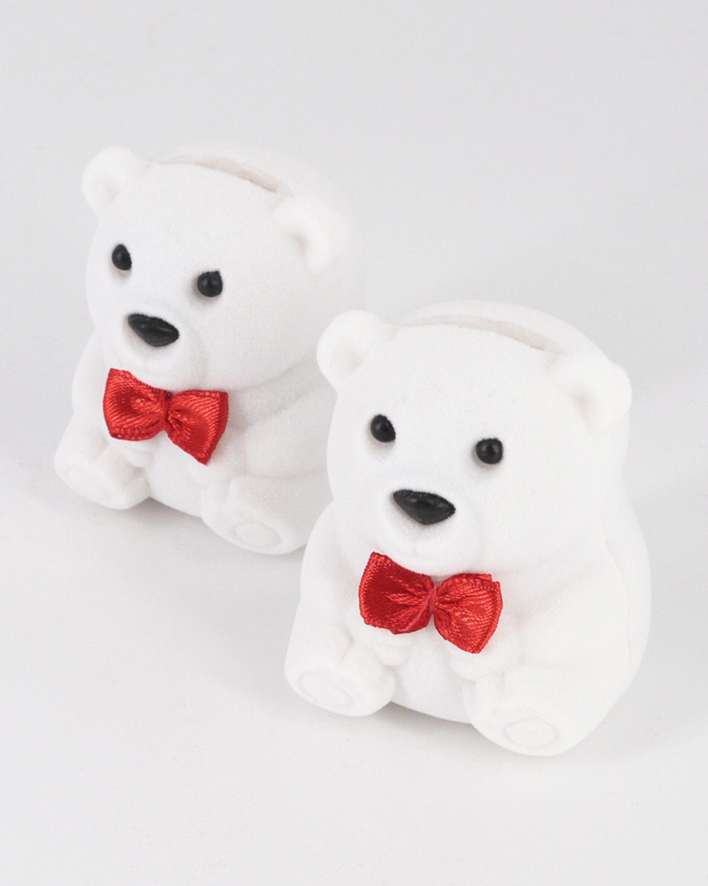 Бархатистый футляр фигурка маленького мишки для серёжек