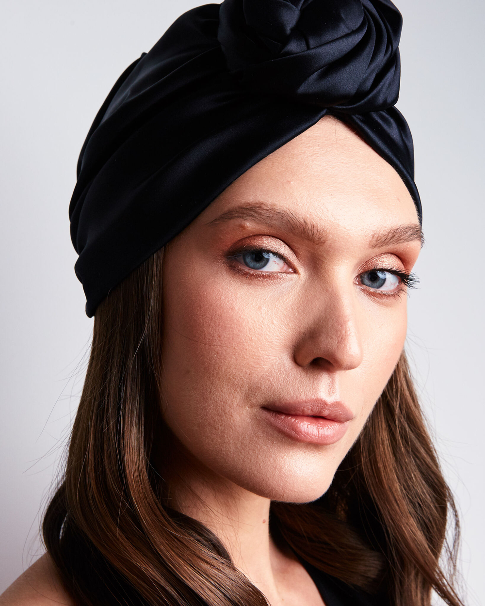 Шелковая чалма с декором в форме цветка