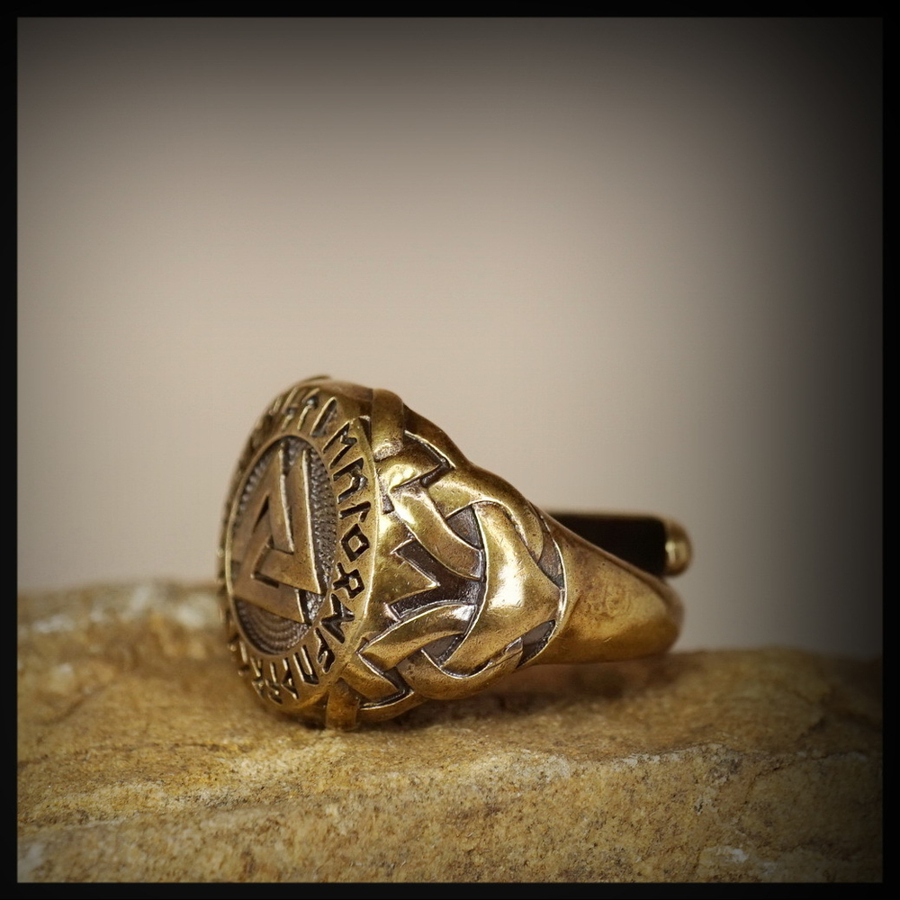 Кольцо-печатка "Валькнут" литье художественное , латунь