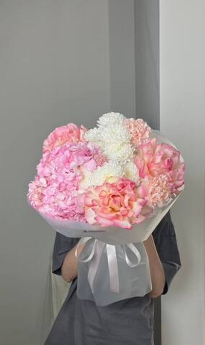 Авторский букет с гортензиями