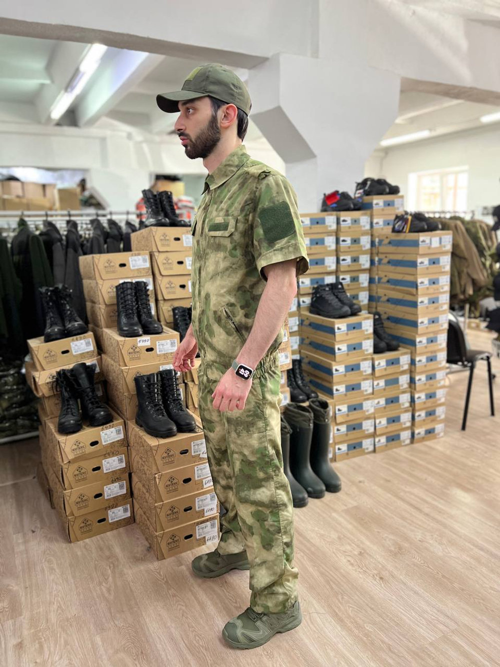 Офисный костюм / мох