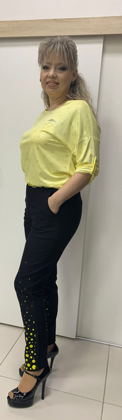 Черные с желтыми горошинами и надписью брюки-штанишки