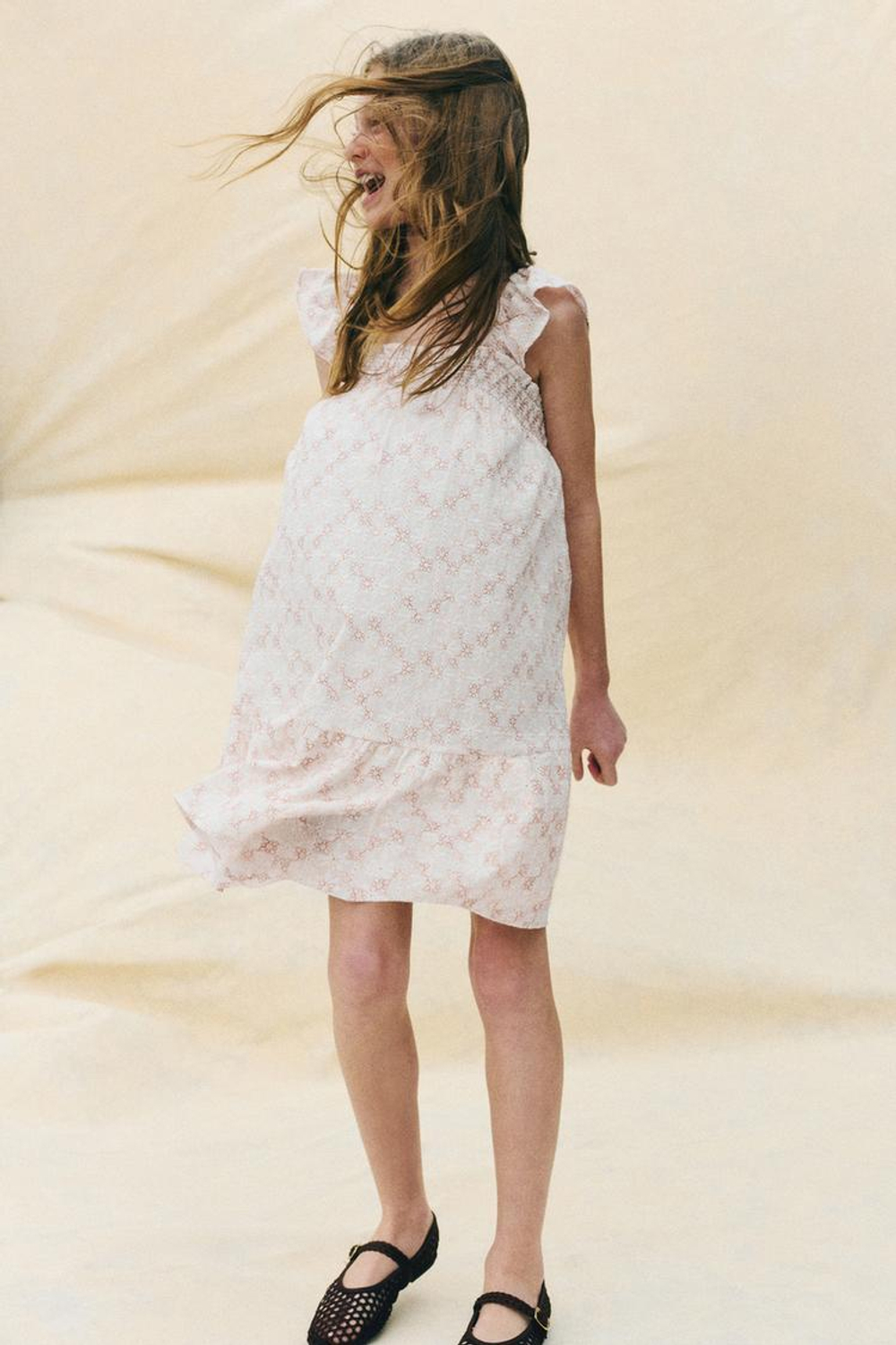 ZARA ПЛАТЬЕ С ВЫШИВКОЙ И ВОЛАНАМИ, РАЗНОЦВЕТНЫЙ