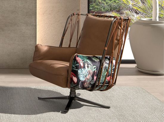 Кресло поворотное 5168 из коричневой кожи и ткани с коричневым принтом