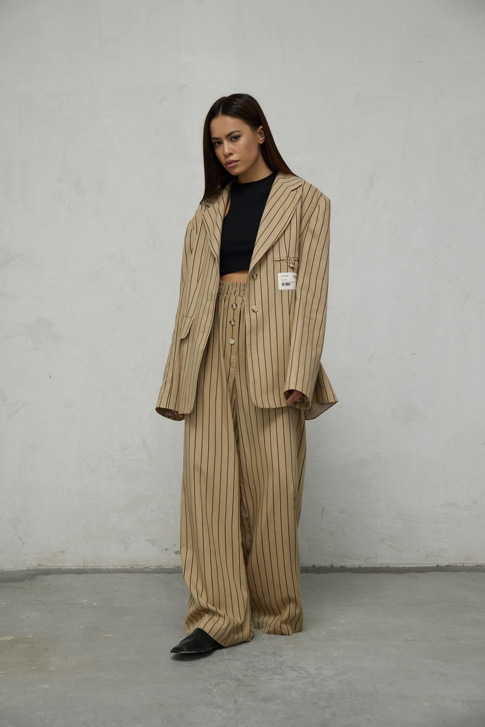 Жакет в полоску с высокой шлицей бежевый (с вкраплениями по ткани)