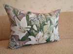 Декоративная гобеленовая наволочка для интерьерной подушки Аромат лилии 68х47