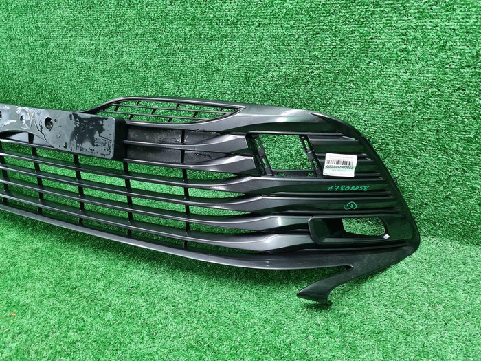 Решетка переднего бампера Toyota Camry xv70 17-21