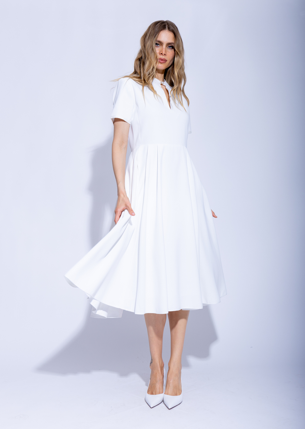 Женское белое летнее платье миди с коротким рукавом