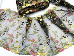 Вышивка на сетке, 24 см,  полевые цветы на черном фоне (Артикул: VS-2027), м