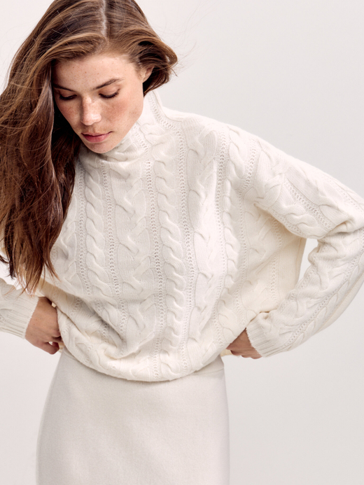 Кашемировый свитер с косами