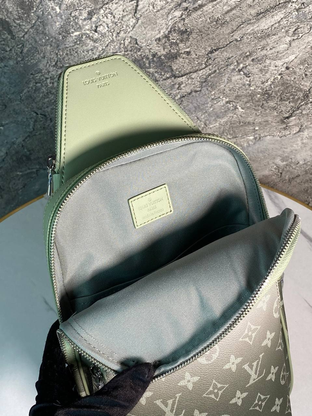 Сумка-мессенджер Louis Vuitton