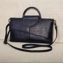 Женская сумка черная через плечо из мягкой искусственной кожи