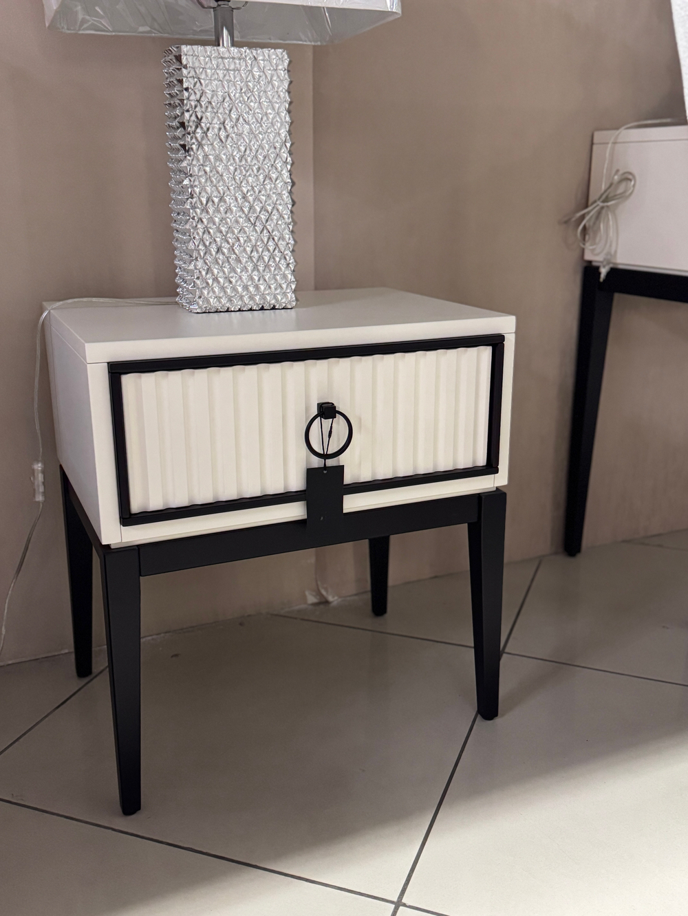 Тумбочка прикроватная Верона