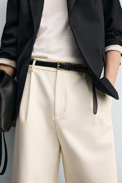 ZARA СВОБОДНЫЕ ШОРТЫ СО СКЛАДКАМИ, ЖЕЛТОВАТО-БЕЛЫЙ