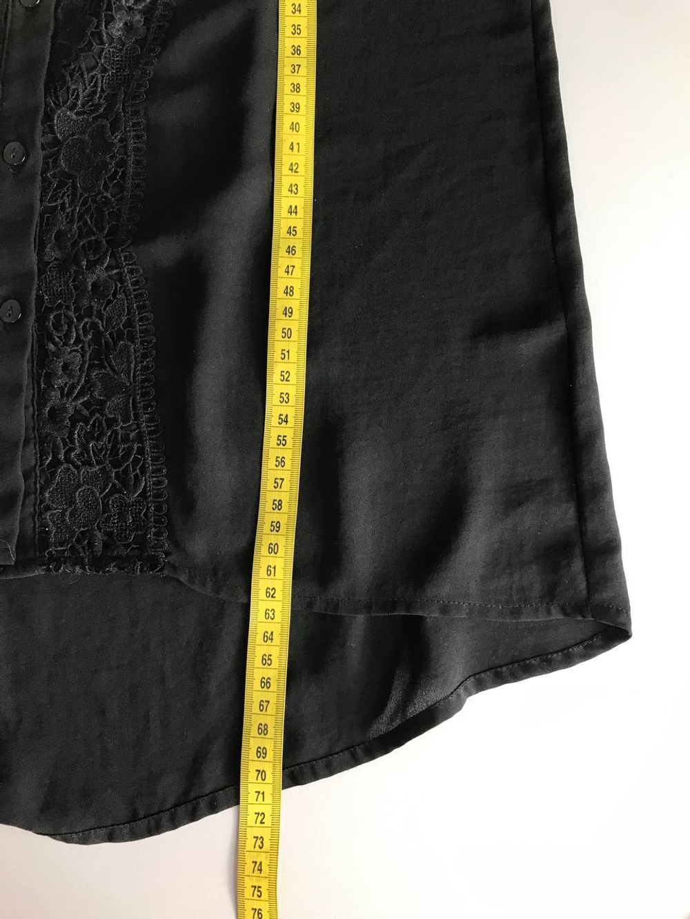 Блузка в лаконичном дизайне, визуально на 46 размер