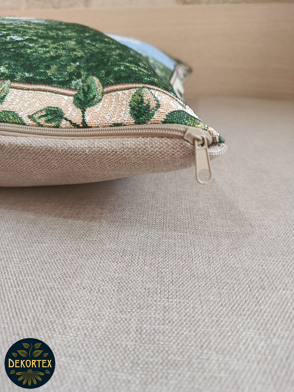 Декоративная гобеленовая наволочка для интерьерной подушки Озеро 68х47