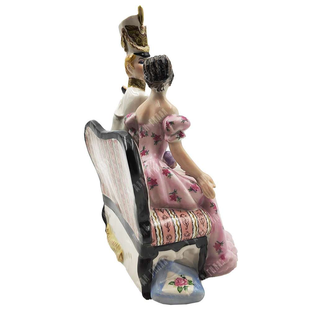 Старинный романс. Фарфоровая статуэтка. СССР. Киевский завод. Киевский ЭКХЗ. 1988 г. Высота 26,5 см.