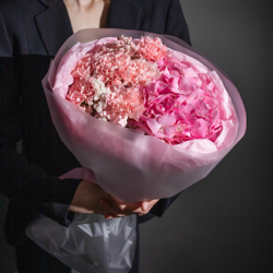 Букет цветов Гортензия  + персиковые диантусы