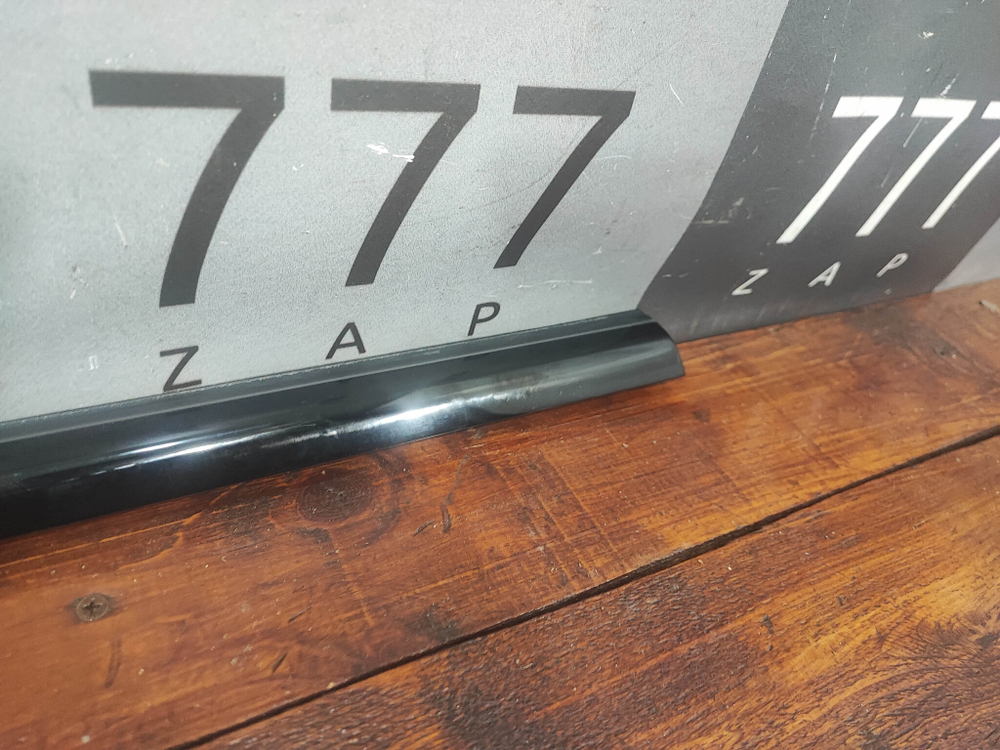 Молдинг стекла заднего правого Mercedes AMG GT (X290) 18-нв Б/У Оригинал A2907302201