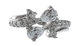 "Серебряное кольцо с фианитом" от бренда Эстерелла