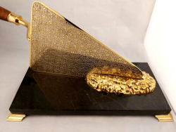 Подарок строителю "Мастерок" на долерите с фианитами