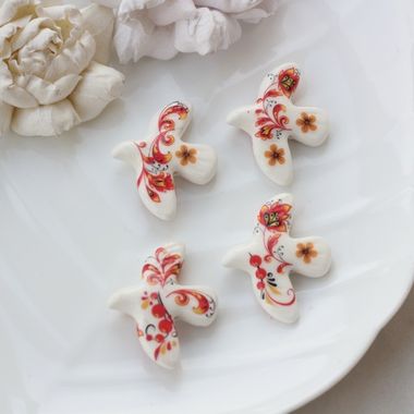 Подвеска фарфоровая Птичка (белый с хохломой) 34*42 мм S043