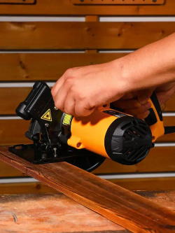 Дисковая (циркулярная) пила DEKO DKCS1500W 1500Вт, 165мм, лазерный указатель