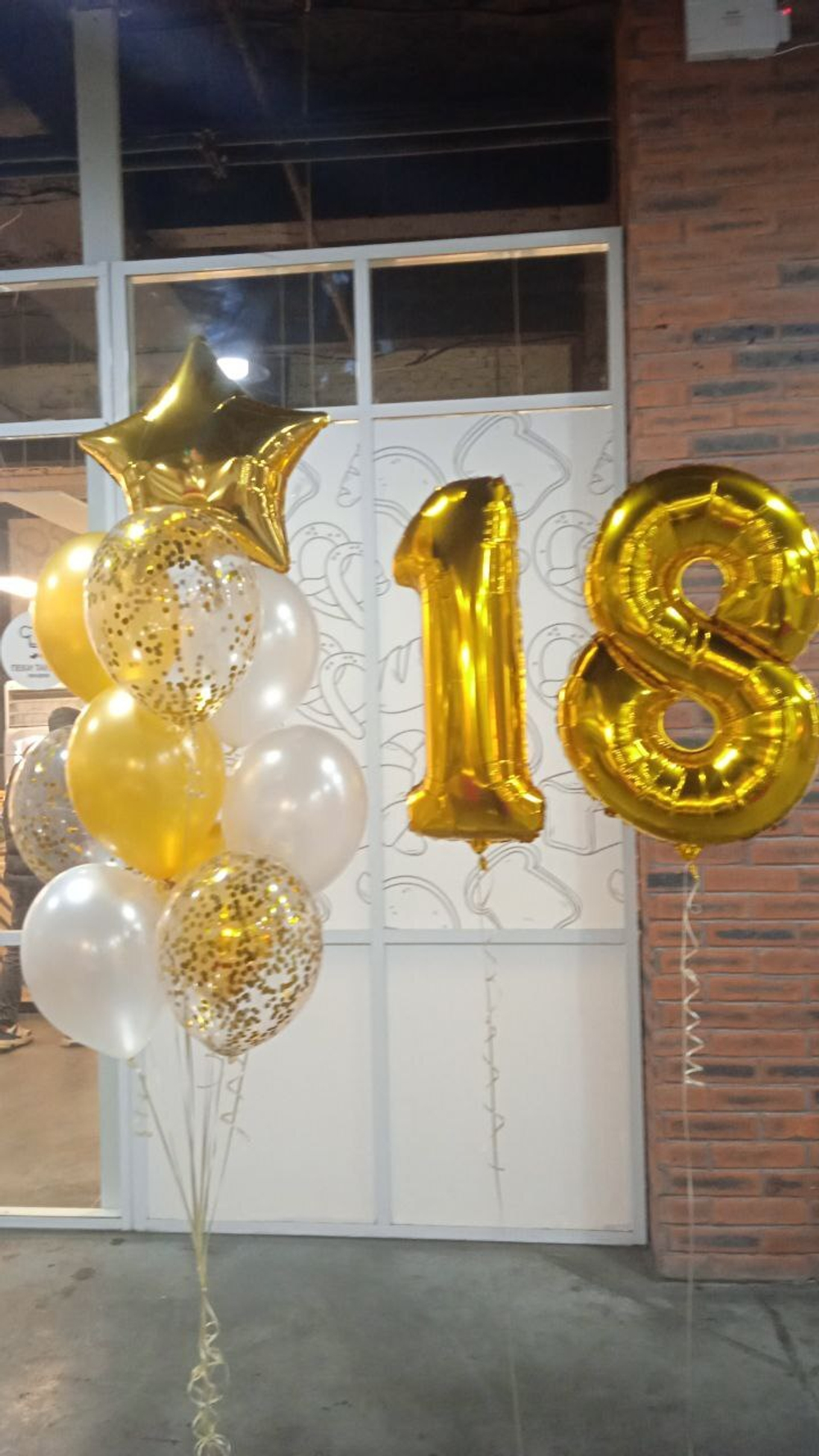 Готовое решение из шаров на 18-летие