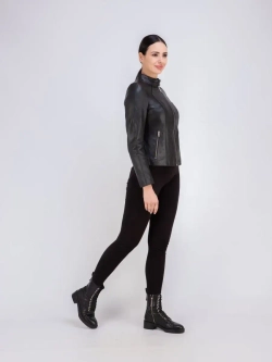 Кожаная куртка короткая на молнии демисезон