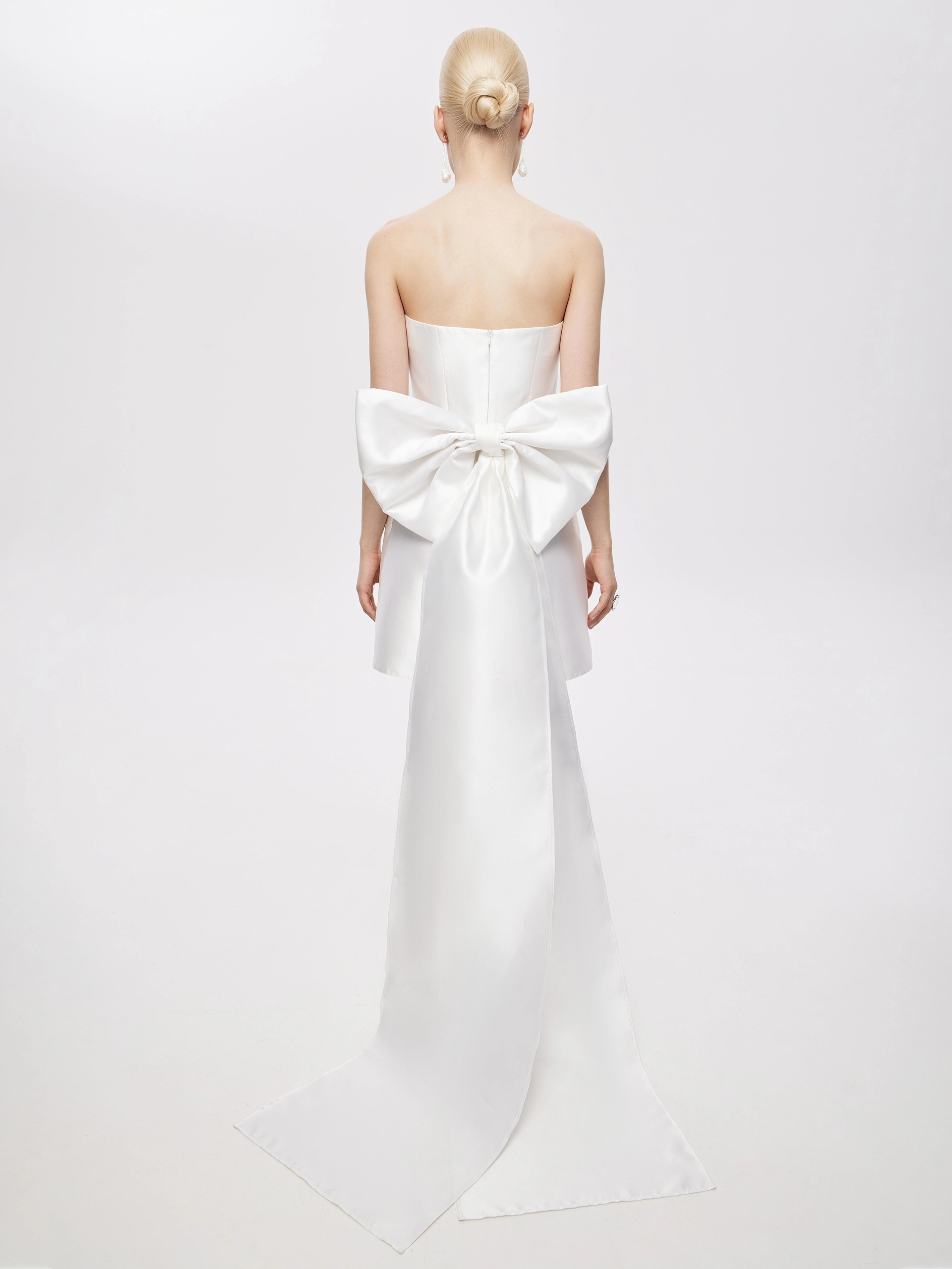 Платье с бантом