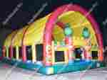 Коммерческий надувной батут "Веселый дом и звери в нём" с крышей 12*7*6 м