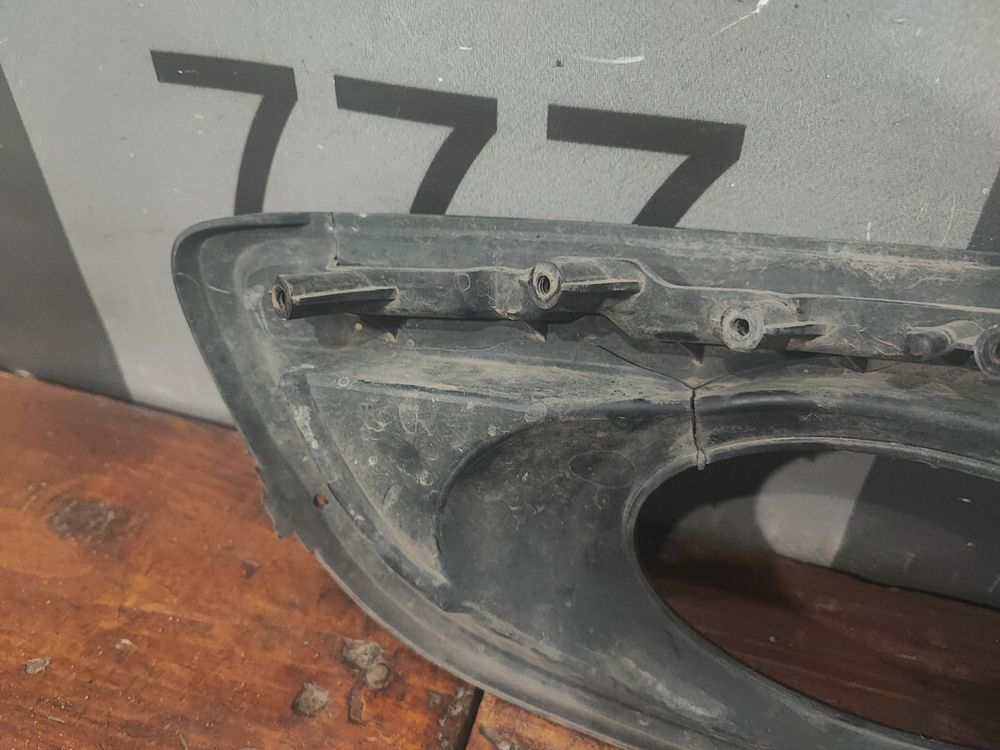 Накладка ПТФ левая Mazda 3 (BK) 06-09 Б/У Оригинал BS3E50C21