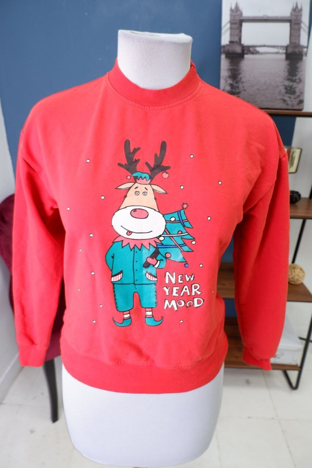 Джемпер с принтом яркий 40 размер