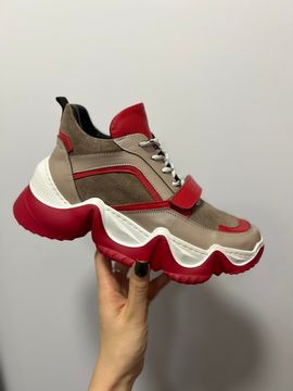 Кроссовки женские