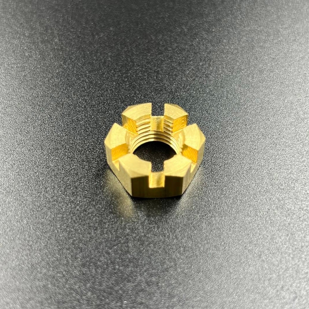 Гайка крепления гребного винта Tohatsu 9.9-30 (Omax)