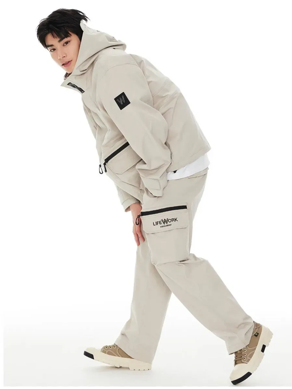 Куртка с капюшоном и карманами