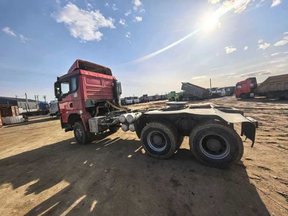 Shacman (Shaanxi) SX* 6x6 Седельный тягач SX42586V385 (Дизельный, 11,6 л, 423 л.с., МТ)