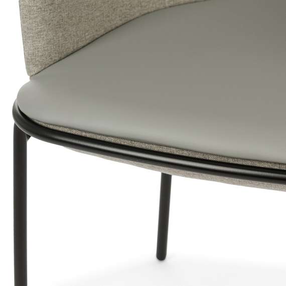 Стул Embrace с подлокотниками