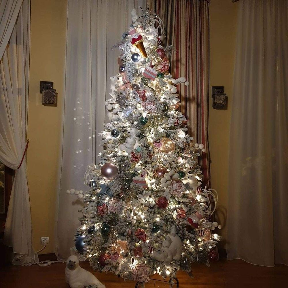 Заснеженная ель с гирляндой «Россо» теплый свет (Литая+пвх) 240 см / 2,4 м