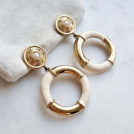 Клипсы Givenchy в молочной эмали