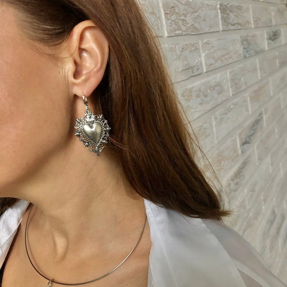 Серьги серебряные ажурные сердца с ангелом, 3 х 4 см, Италия. Замок левербек.