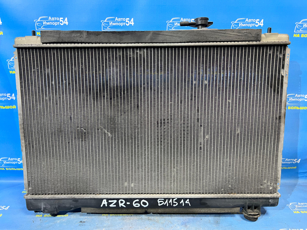 Радиатор двигателя TOYOTA NOAH 2001–2007