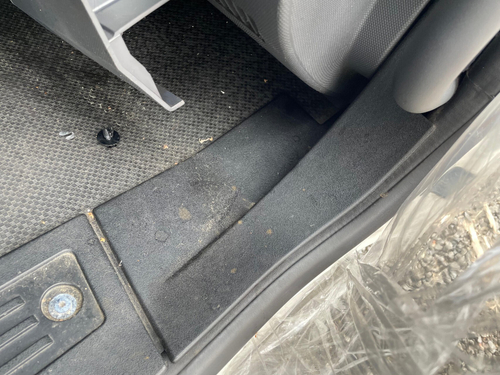 Накладка порога правого 2016г.