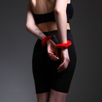 Наручники «Всю ночь напролёт» с красной меховой опушкой (Цвет: красный)