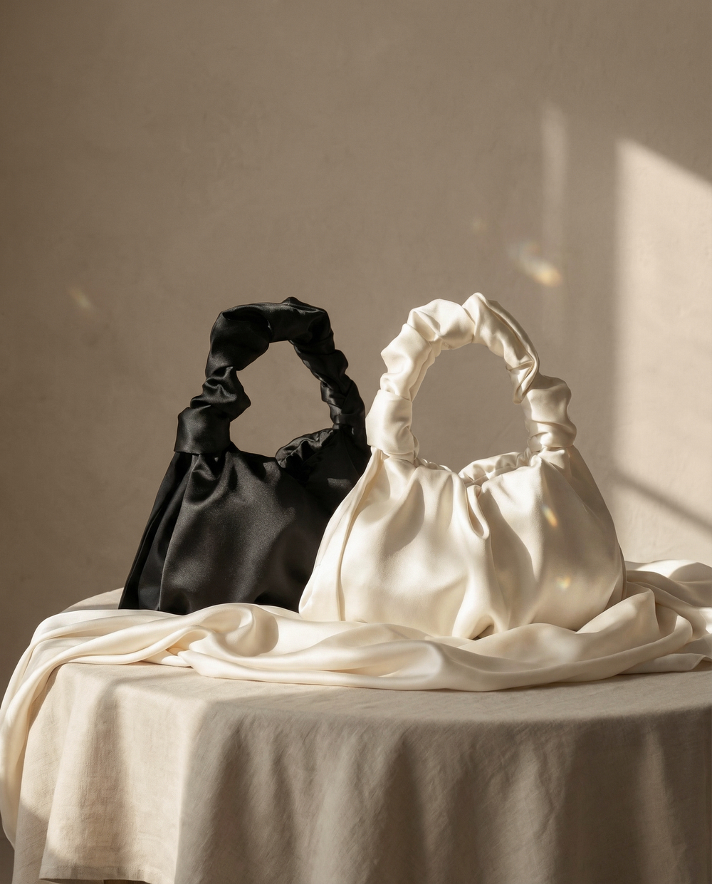 Атласная сумка с лентами