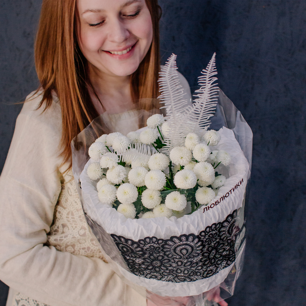 114. Кружевной букет с хризантемой Ньютон