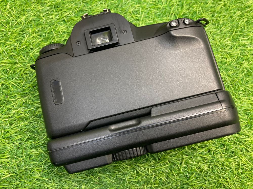 Canon EOS 3000 kit EF 28-80mm 3.5 5-5.6 II