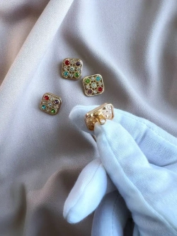 Декоративные металлические пуговицы на ножке со стразами