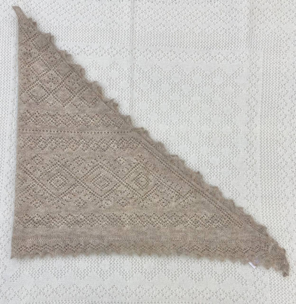 Оренбургская пуховая косынка П3-130184-08 бежевый